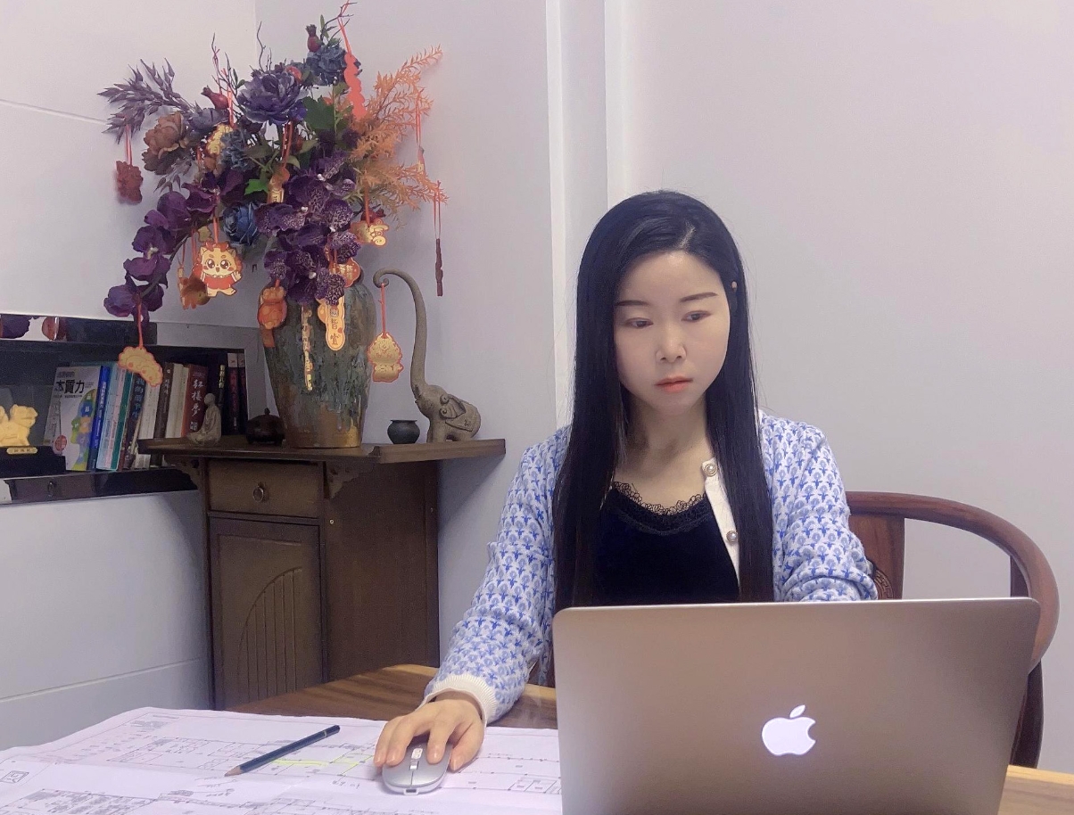 Zhang Yanhua at work